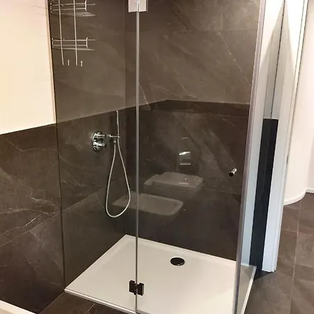 Svaizer Con Giardino Privato Male